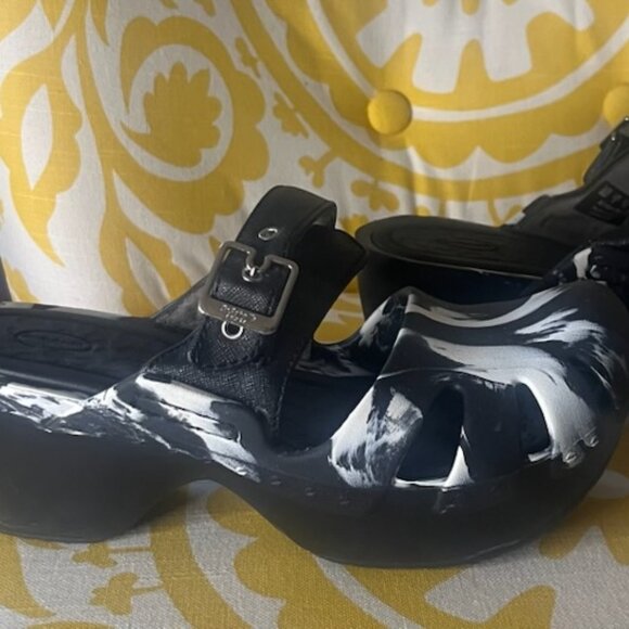 Black/White Dr. Scholl's Size 8 - Picture 2 of 3